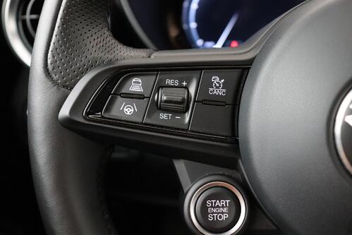 ALFA ROMEO Giulia SPORT 2.0T8 Q4 + A/T + GPS + LEDER + CAMERA + PDC + CRUISE(ACC) + ALU 