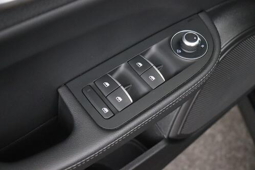 ALFA ROMEO Giulia SPORT 2.0T8 Q4 + A/T + GPS + LEDER + CAMERA + PDC + CRUISE(ACC) + ALU 