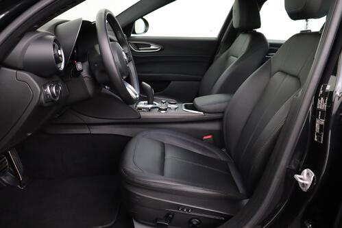 ALFA ROMEO Giulia SPORT 2.0T8 Q4 + A/T + GPS + LEDER + CAMERA + PDC + CRUISE(ACC) + ALU 