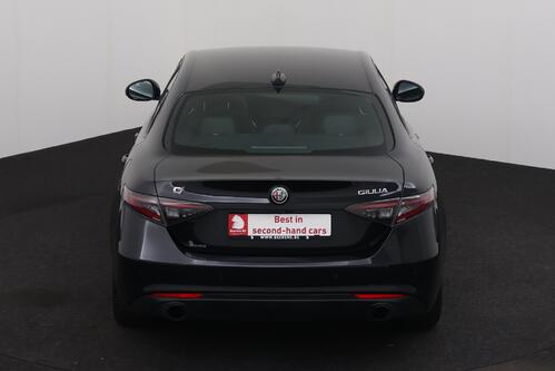 ALFA ROMEO Giulia SPORT 2.0T8 Q4 + A/T + GPS + LEDER + CAMERA + PDC + CRUISE(ACC) + ALU 