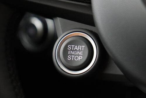 ALFA ROMEO Giulia SPORT 2.0T8 Q4 + A/T + GPS + LEDER + CAMERA + PDC + CRUISE(ACC) + ALU 