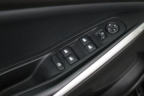 OPEL Grandland X 1.6i  PHEV + A/T + GPS + CARPLAY + LEDER/ALCANTARA + CAMERA + PDC + CRUISE + ALU 