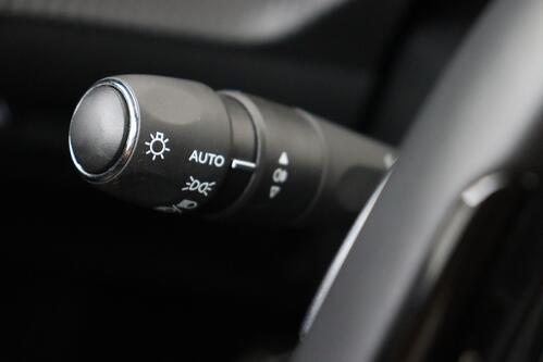 PEUGEOT 208 GT-LINE  1.2 PURETECH + A/T + GPS + CARPLAY + CAMERA + HALF/LEDRE + PDC + CRUISE + ALU 