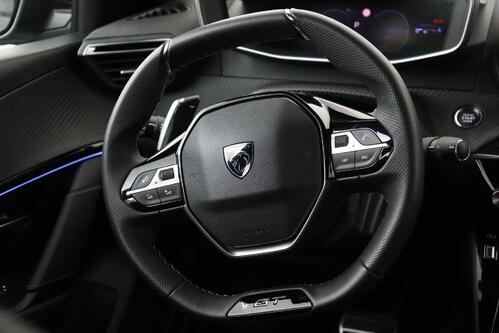 PEUGEOT 208 GT-LINE  1.2 PURETECH + A/T + GPS + CARPLAY + CAMERA + HALF/LEDRE + PDC + CRUISE + ALU 