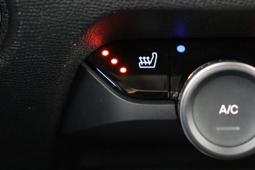 CITROEN C4 1.2 PURETECH + A/T + GPS + CARPLAY + CAMERA + PDC + CRUISE + HALF/LEDER + ALU 18