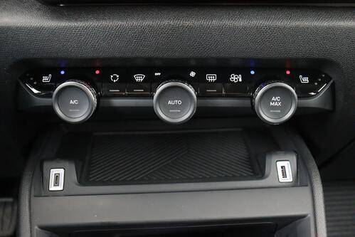 CITROEN C4 1.2 PURETECH + A/T + GPS + CARPLAY + CAMERA + PDC + CRUISE + HALF/LEDER + ALU 18