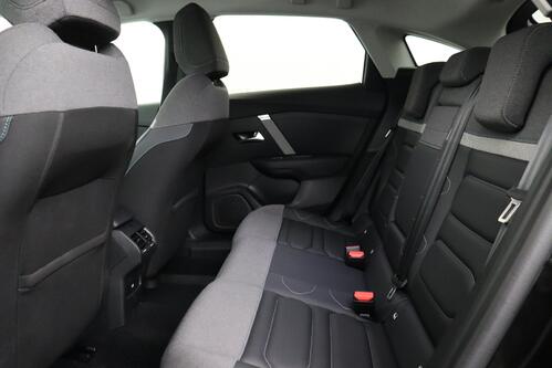 CITROEN C4 1.2 PURETECH + A/T + GPS + CARPLAY + CAMERA + PDC + CRUISE + HALF/LEDER + ALU 18