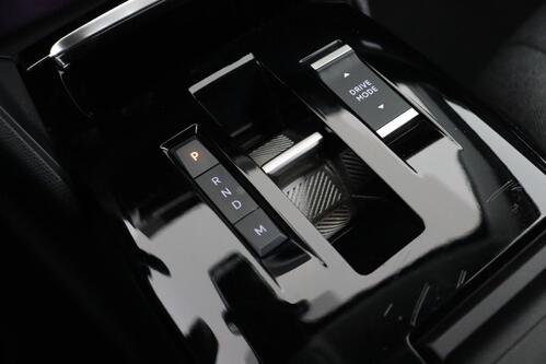 CITROEN C4 1.2 PURETECH + A/T + GPS + CARPLAY + CAMERA + PDC + CRUISE + HALF/LEDER + ALU 18