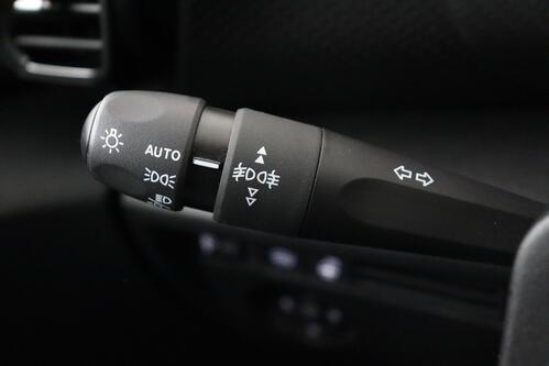 CITROEN C4 1.2 PURETECH + A/T + GPS + CARPLAY + CAMERA + PDC + CRUISE + HALF/LEDER + ALU 18