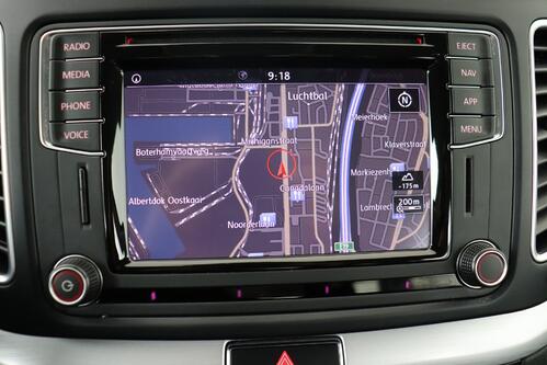 VOLKSWAGEN Sharan COMFORTLINE 1.4 TSI + 7 PL. + GPS + PDC + ALU 16