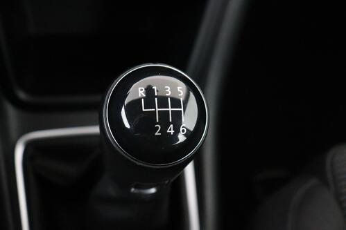 VOLKSWAGEN Sharan COMFORTLINE 1.4 TSI + 7 PL. + GPS + PDC + ALU 16