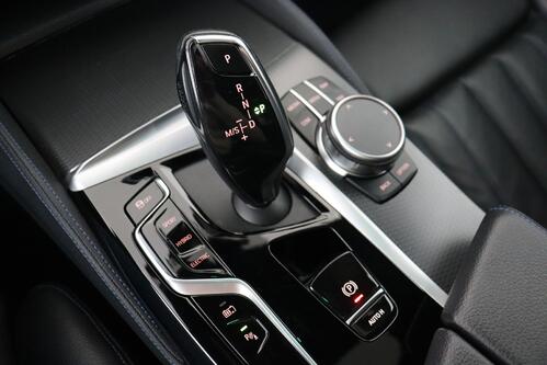 BMW 530 e iA M-SPORT XDRIVE PHEV + CARPLAY + GPS + CAMERA + PDC + CRUISE + LEDER + SCHUIFDAK + ALU 19