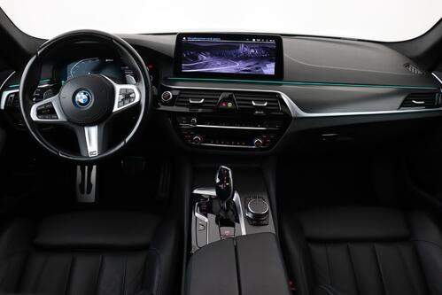 BMW 530 e iA M-SPORT XDRIVE PHEV + CARPLAY + GPS + CAMERA + PDC + CRUISE + LEDER + SCHUIFDAK + ALU 19