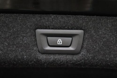 BMW 530 e iA M-SPORT XDRIVE PHEV + CARPLAY + GPS + CAMERA + PDC + CRUISE + LEDER + SCHUIFDAK + ALU 19