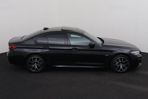 BMW 530 e iA M-SPORT XDRIVE PHEV + CARPLAY + GPS + CAMERA + PDC + CRUISE + LEDER + SCHUIFDAK + ALU 19