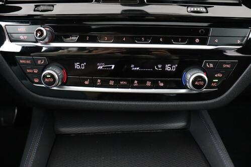 BMW 530 e iA M-SPORT XDRIVE PHEV + CARPLAY + GPS + CAMERA + PDC + CRUISE + LEDER + SCHUIFDAK + ALU 19