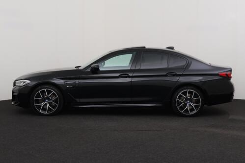 BMW 530 e iA M-SPORT XDRIVE PHEV + CARPLAY + GPS + CAMERA + PDC + CRUISE + LEDER + SCHUIFDAK + ALU 19