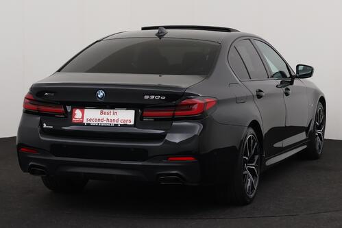 BMW 530 e iA M-SPORT XDRIVE PHEV + CARPLAY + GPS + CAMERA + PDC + CRUISE + LEDER + SCHUIFDAK + ALU 19