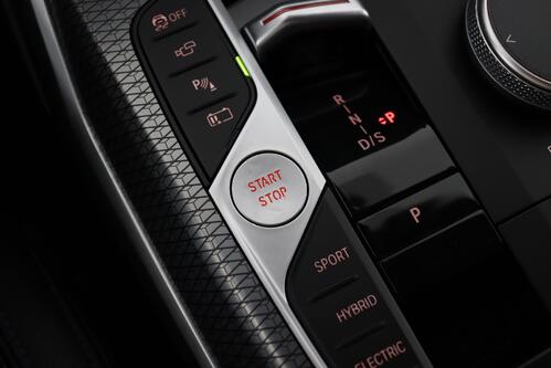 BMW 320 e TOURING SPORT iA  M-SPORT + GPS + LEDER + CARPLAY + CAMERA + PDC + CRUISE + PANO DAK + ALU 18