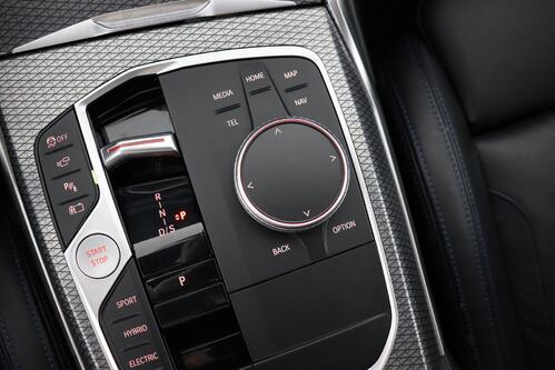 BMW 320 e TOURING SPORT iA  M-SPORT + GPS + LEDER + CARPLAY + CAMERA + PDC + CRUISE + PANO DAK + ALU 18