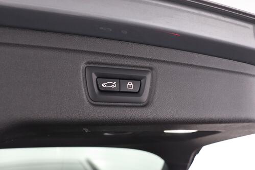 BMW 320 e TOURING SPORT iA  M-SPORT + GPS + LEDER + CARPLAY + CAMERA + PDC + CRUISE + PANO DAK + ALU 18