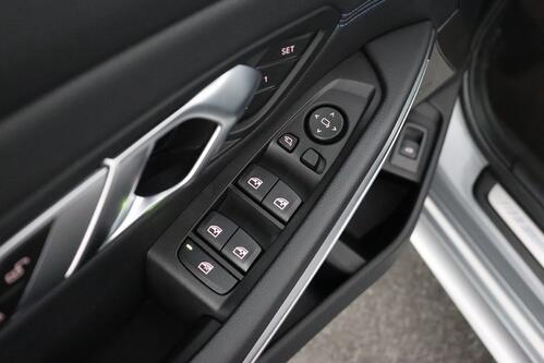 BMW 320 e TOURING SPORT iA  M-SPORT + GPS + LEDER + CARPLAY + CAMERA + PDC + CRUISE + PANO DAK + ALU 18