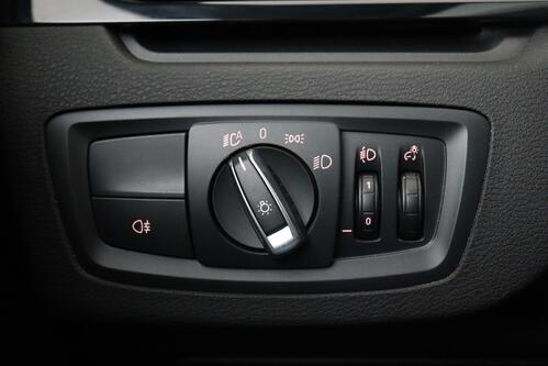 BMW X1 SDRIVE 18i + GPS + LEDER + CARPLAY + PDC + PANO DAK + CRUISE + ALU 