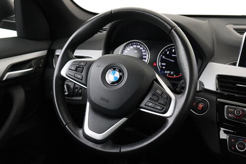 BMW X1 SDRIVE 18i + GPS + LEDER + CARPLAY + PDC + PANO DAK + CRUISE + ALU 