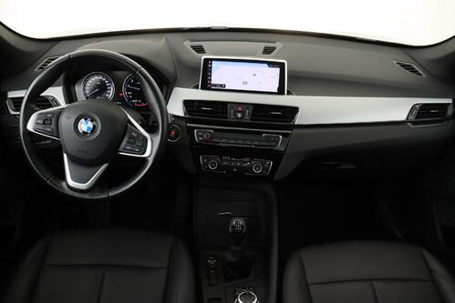 BMW X1 SDRIVE 18i + GPS + LEDER + CARPLAY + PDC + PANO DAK + CRUISE + ALU 