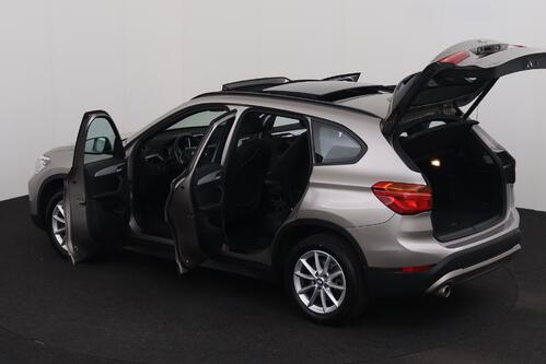 BMW X1 SDRIVE 18i + GPS + LEDER + CARPLAY + PDC + PANO DAK + CRUISE + ALU 