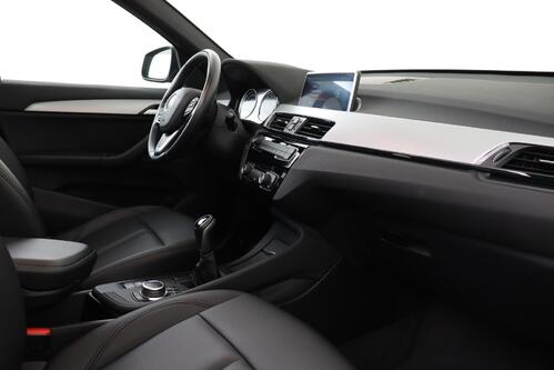 BMW X1 SDRIVE 18i + GPS + LEDER + CARPLAY + PDC + PANO DAK + CRUISE + ALU 
