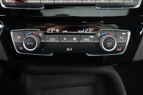 BMW X1 SDRIVE 18i + GPS + LEDER + CARPLAY + PDC + PANO DAK + CRUISE + ALU 