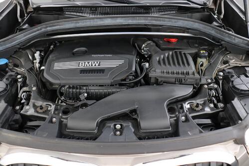 BMW X1 SDRIVE 18i + GPS + LEDER + CARPLAY + PDC + PANO DAK + CRUISE + ALU 
