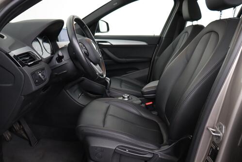 BMW X1 SDRIVE 18i + GPS + LEDER + CARPLAY + PDC + PANO DAK + CRUISE + ALU 