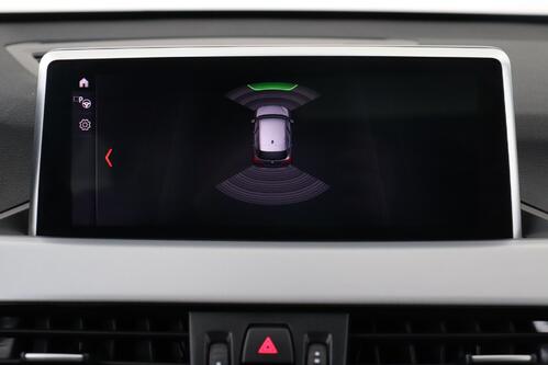 BMW X1 SDRIVE 18i + GPS + LEDER + CARPLAY + PDC + PANO DAK + CRUISE + ALU 