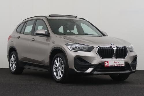 BMW X1 SDRIVE 18i + GPS + LEDER + CARPLAY + PDC + PANO DAK + CRUISE + ALU 