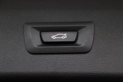 BMW X1 SDRIVE 18i + GPS + LEDER + CARPLAY + PDC + PANO DAK + CRUISE + ALU 