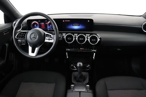 MERCEDES-BENZ CLA 180   BUSINESS SOLUTION i  + GPS + CAMERA + PDC + CRUISE + ALU 