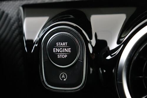 MERCEDES-BENZ CLA 180   BUSINESS SOLUTION i  + GPS + CAMERA + PDC + CRUISE + ALU 