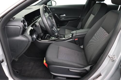 MERCEDES-BENZ CLA 180   BUSINESS SOLUTION i  + GPS + CAMERA + PDC + CRUISE + ALU 