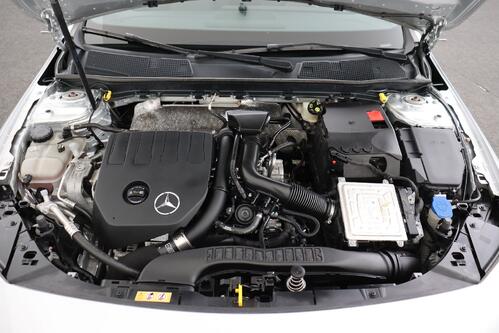 MERCEDES-BENZ CLA 180   BUSINESS SOLUTION i  + GPS + CAMERA + PDC + CRUISE + ALU 