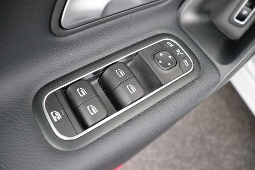 MERCEDES-BENZ CLA 180   BUSINESS SOLUTION i  + GPS + CAMERA + PDC + CRUISE + ALU 