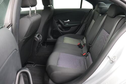 MERCEDES-BENZ CLA 180   BUSINESS SOLUTION i  + GPS + CAMERA + PDC + CRUISE + ALU 