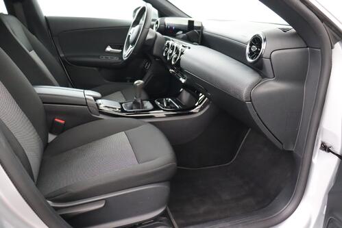 MERCEDES-BENZ CLA 180   BUSINESS SOLUTION i  + GPS + CAMERA + PDC + CRUISE + ALU 