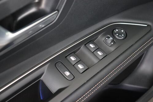 PEUGEOT 3008 1.2 T HYBRID 145 e-DCS6 GT-LINE + A/T + GPS + CARPLAY + CAMERA + PDC + CRUISE + HALF/LEDER + ALU 18