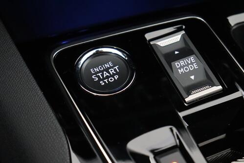 PEUGEOT 3008 1.2 T HYBRID 145 e-DCS6 GT-LINE + A/T + GPS + CARPLAY + CAMERA + PDC + CRUISE + HALF/LEDER + ALU 18