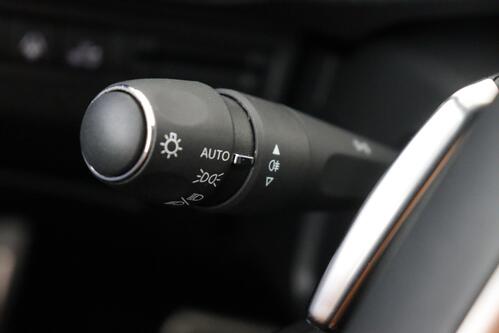 PEUGEOT 3008 1.2 T HYBRID 145 e-DCS6 GT-LINE + A/T + GPS + CARPLAY + CAMERA + PDC + CRUISE + HALF/LEDER + ALU 18