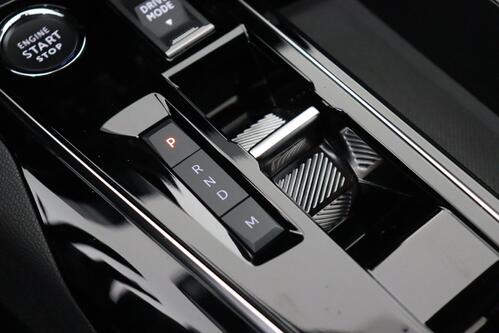 PEUGEOT 3008 1.2 T HYBRID 145 e-DCS6 GT-LINE + A/T + GPS + CARPLAY + CAMERA + PDC + CRUISE + HALF/LEDER + ALU 18
