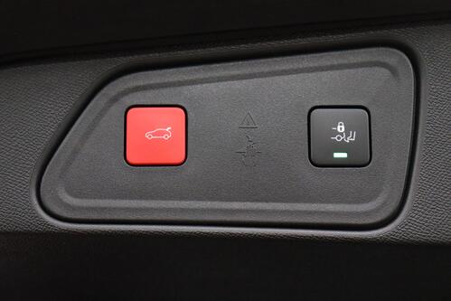 PEUGEOT 3008 1.2 T HYBRID 145 e-DCS6 GT-LINE + A/T + GPS + CARPLAY + CAMERA + PDC + CRUISE + HALF/LEDER + ALU 18