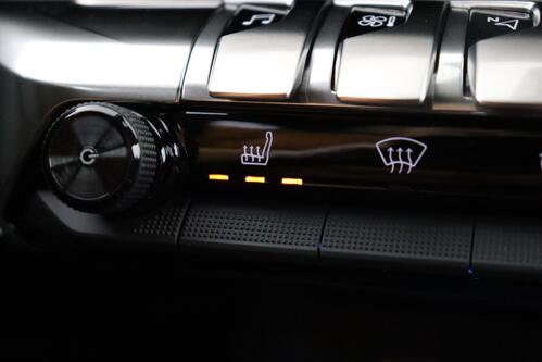 PEUGEOT 3008 1.2 T HYBRID 145 e-DCS6 GT-LINE + A/T + GPS + CARPLAY + CAMERA + PDC + CRUISE + HALF/LEDER + ALU 18